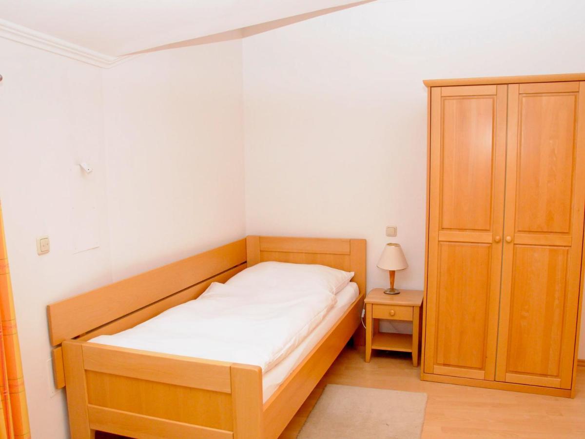 Large Single Room,924851473:JPEG