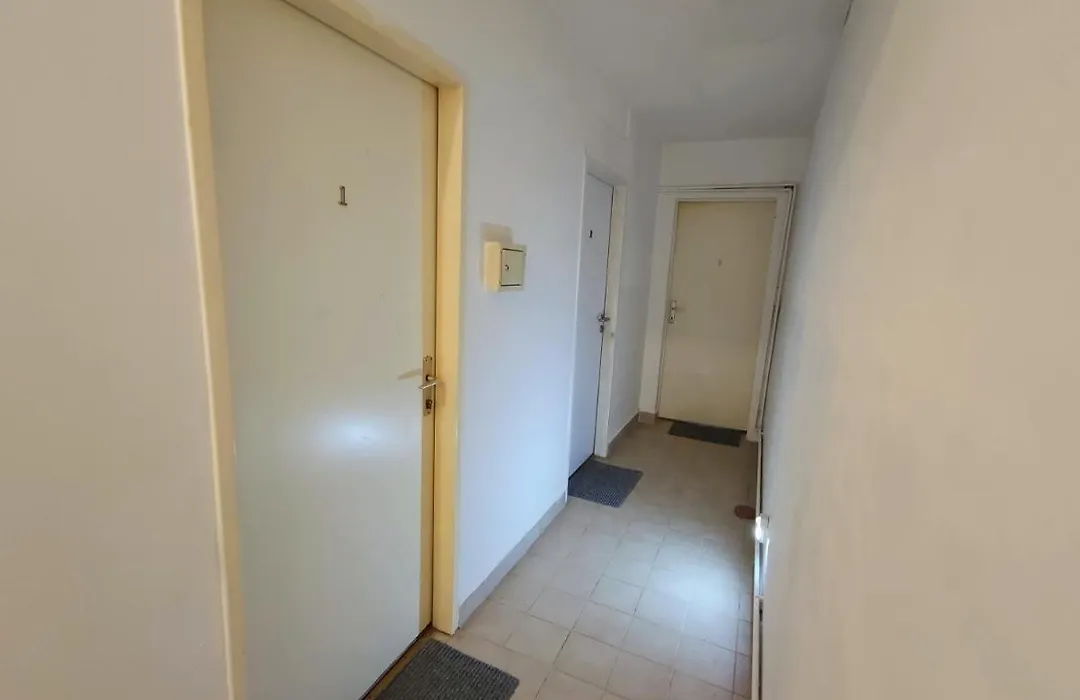 Room With Privat Shower In 3 Rooms Apartment-1