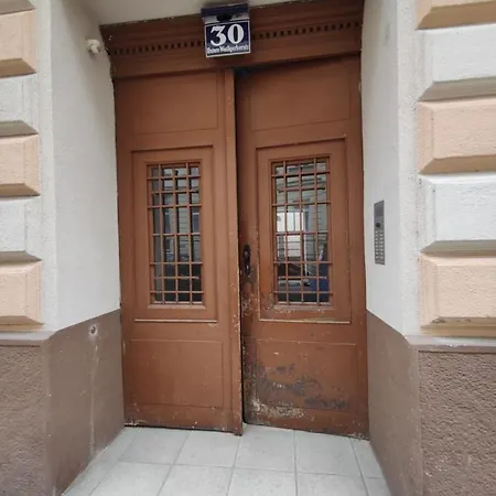 Room With Privat Shower In 3 Rooms Apartment-3
